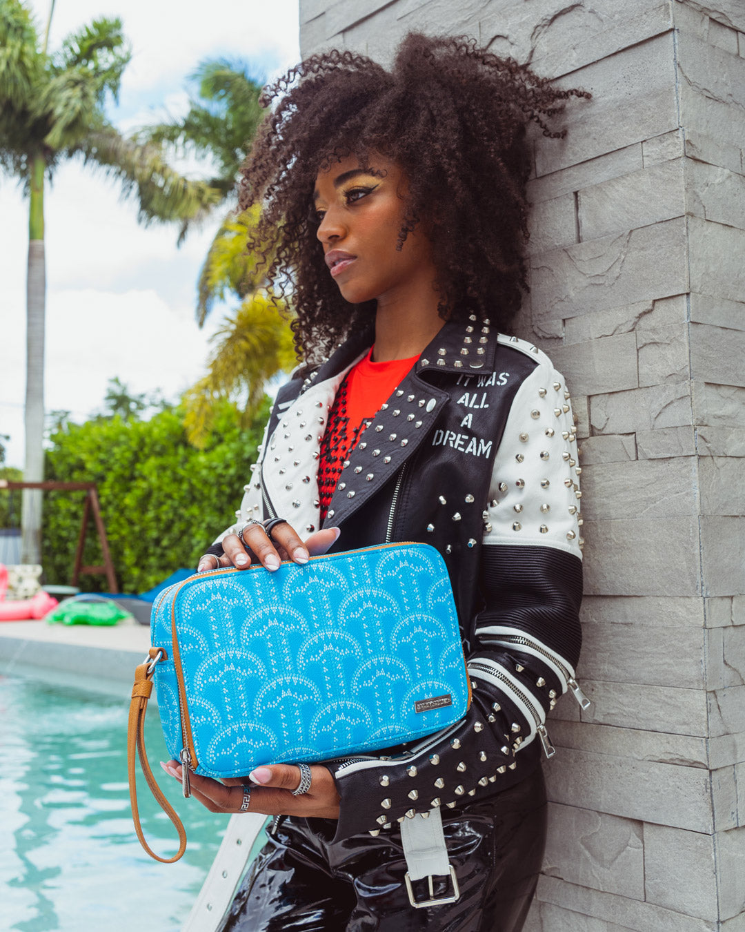 ILLUCHAINS TURQ TOILETRY BAG - Image 2