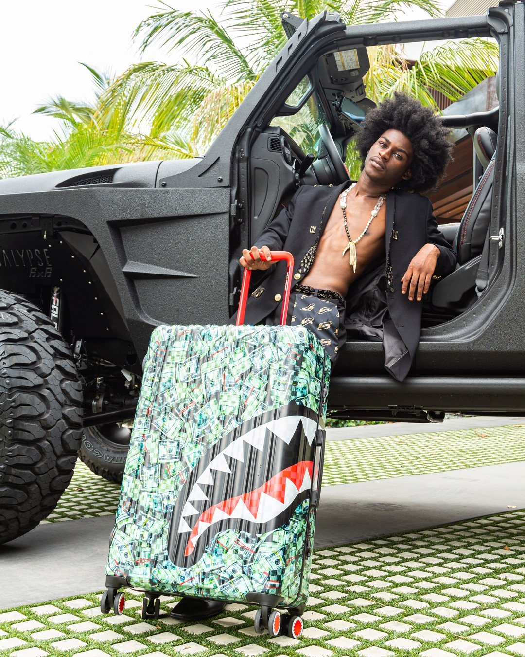 MAMA I MADE IT SHARKITECTURE HARDSHELL FULL-SIZE LUGGAGE - Image 2