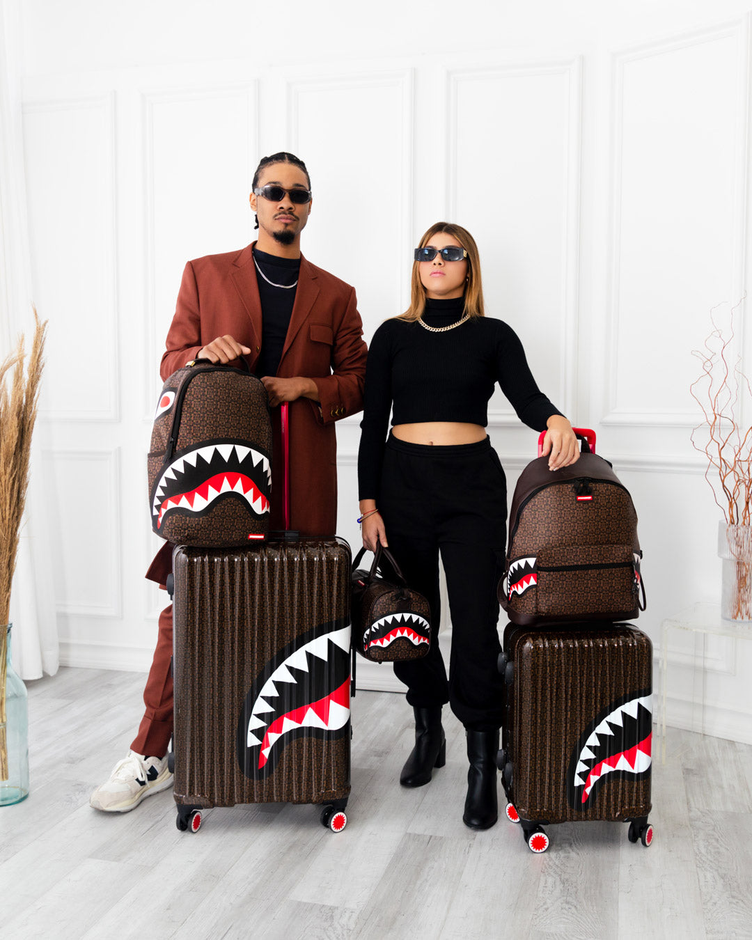 FRENZY SHARKS SHARKNAUTICS HARDSHELL FULL-SIZE LUGGAGE - Image 8