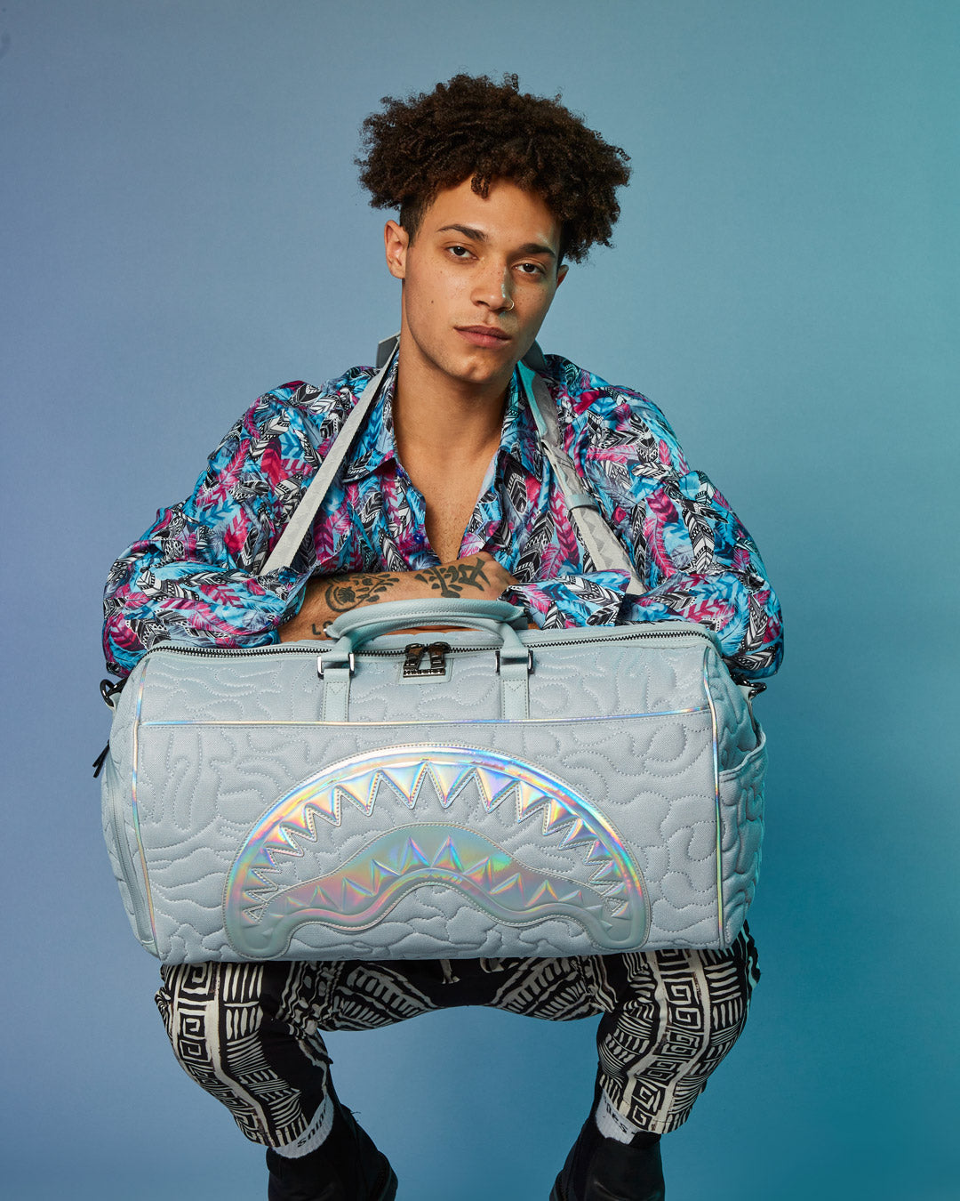 MIRASHAKU IRIDESCENT QUILT DUFFLE - Image 6