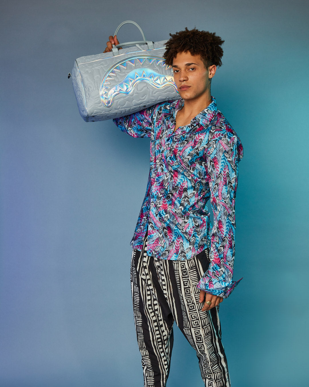 MIRASHAKU IRIDESCENT QUILT DUFFLE - Image 10