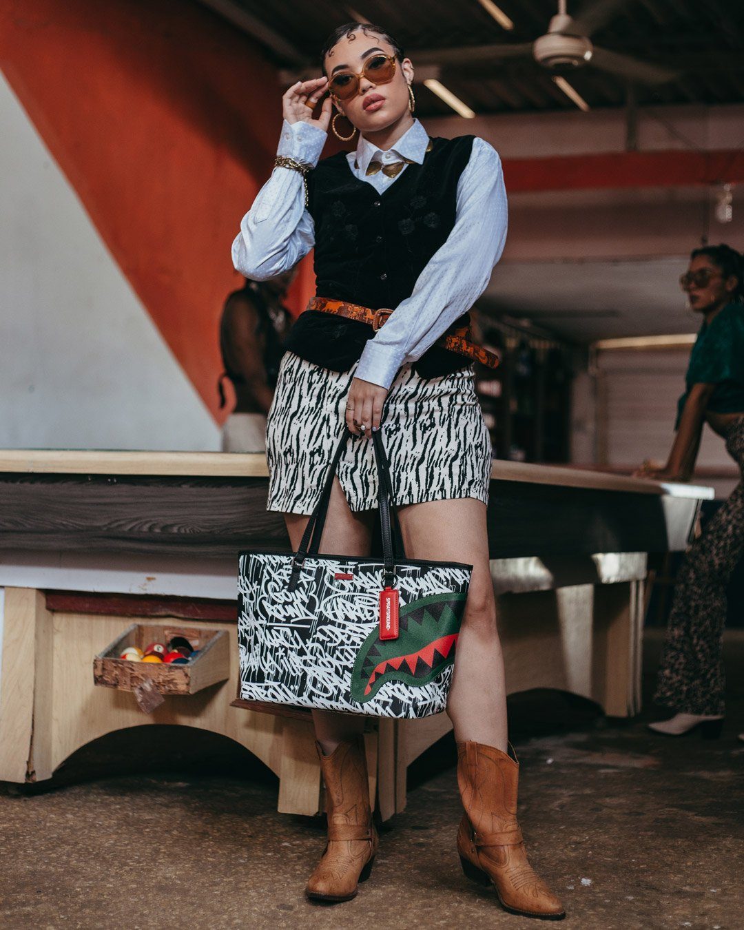 NIGHT NIGHT TOTE - Image 4