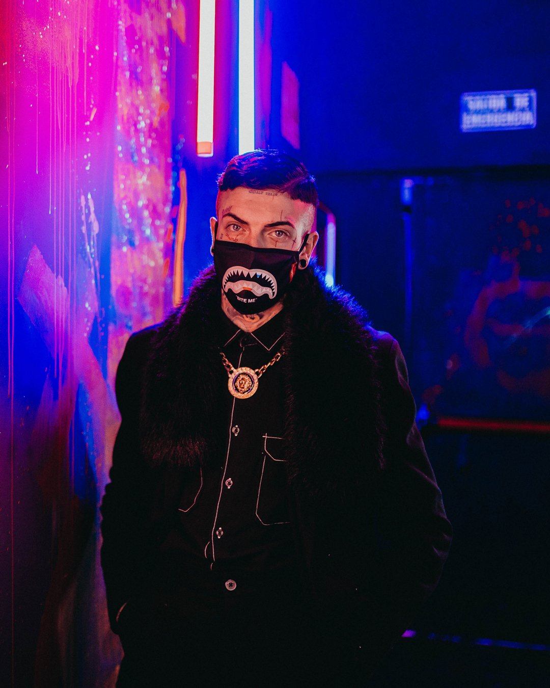 BITE ME SHARK (BLK) POLYESTER FACE MASK - Image 9