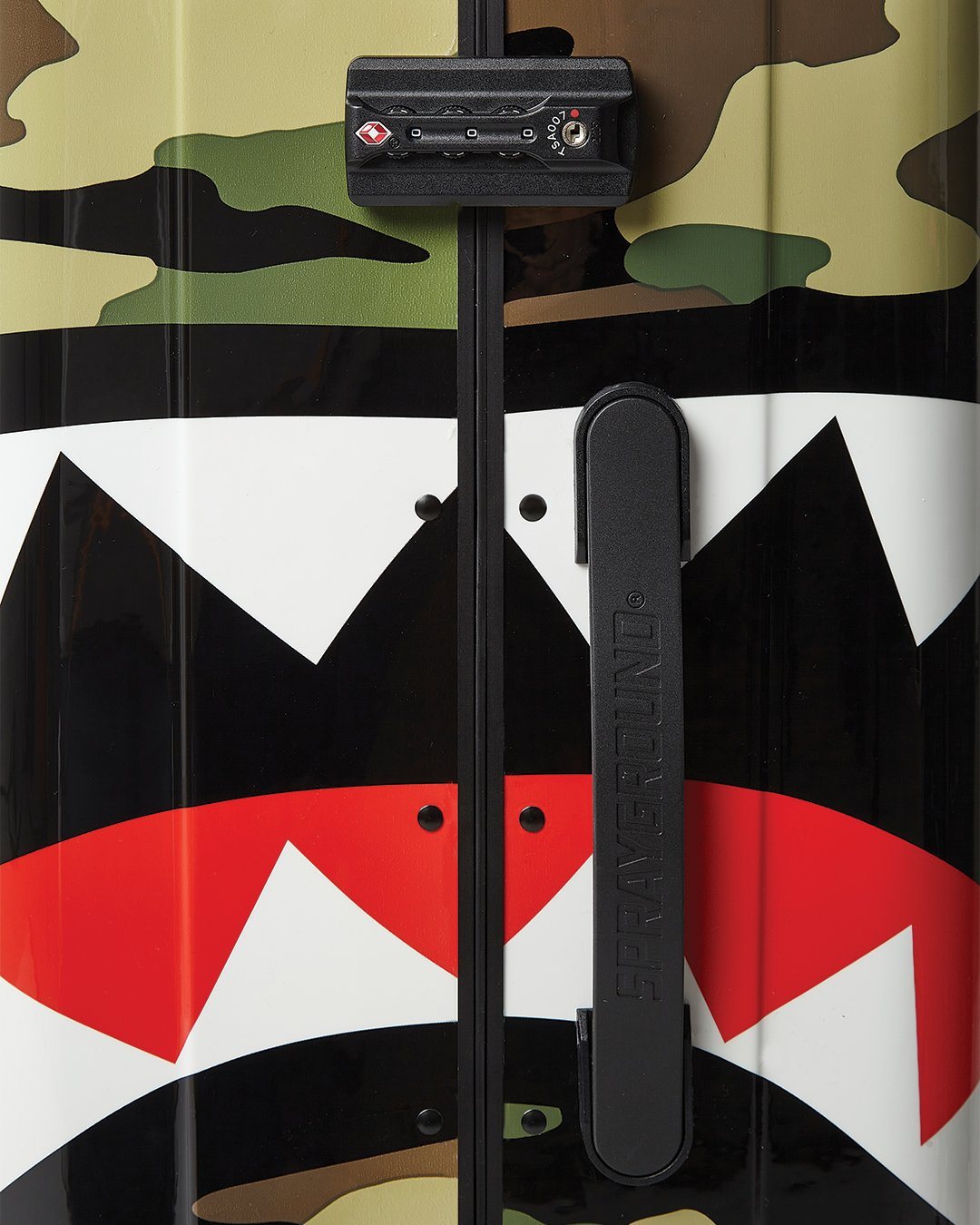 SHARKNAUTICS (CAMO) 29.5 FULL-SIZE LUGGAGE - Image 4