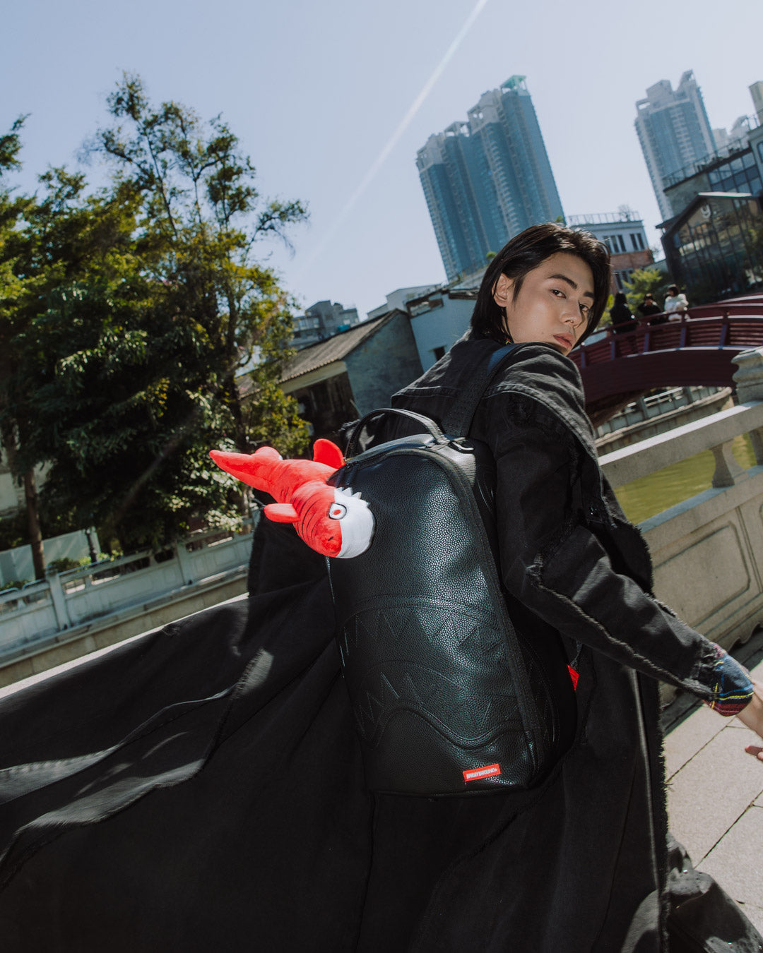 PLUSH SHARK BIG BITE BACKPACK - Image 2