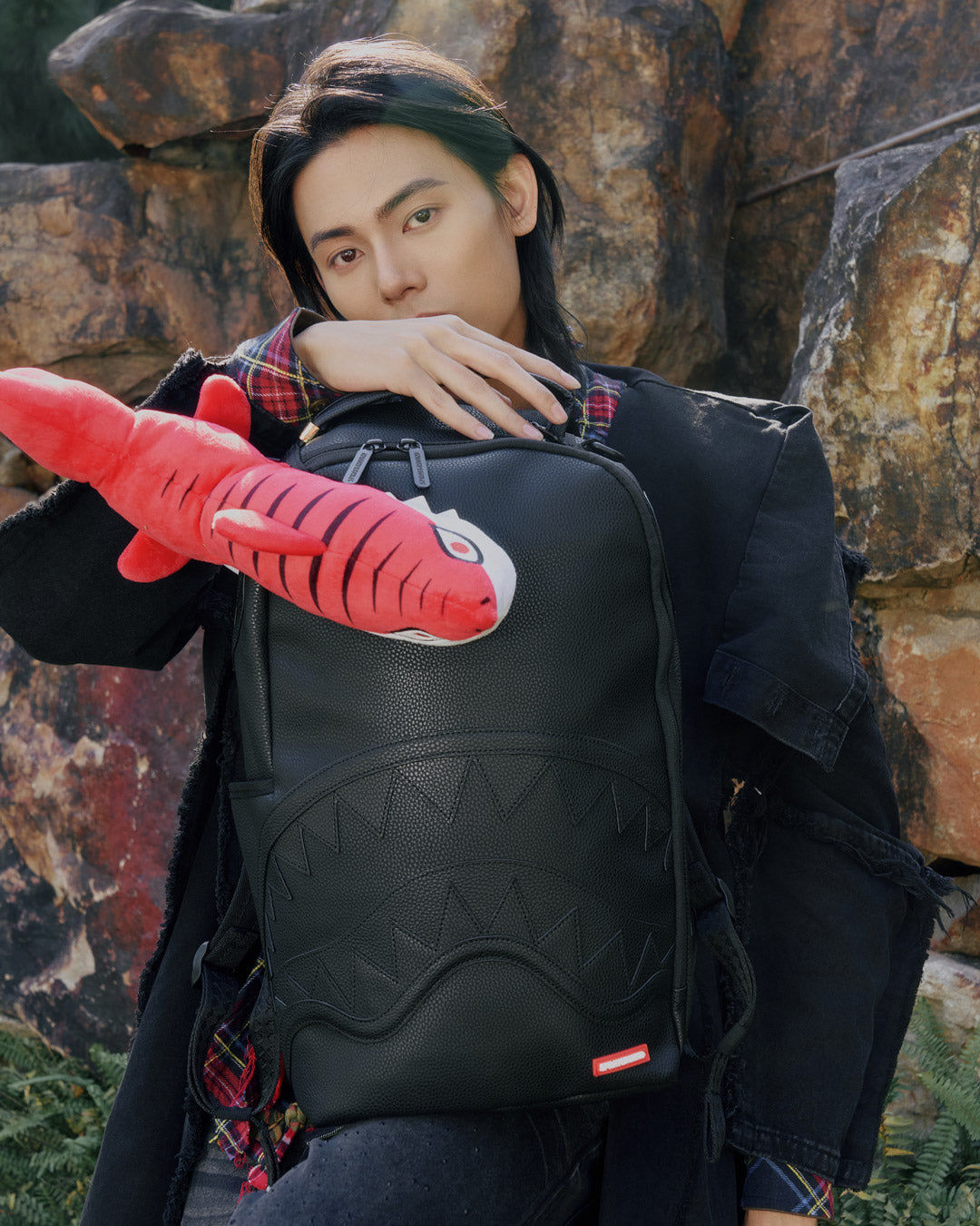PLUSH SHARK BIG BITE BACKPACK - Image 10